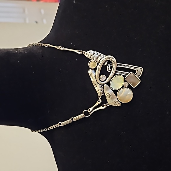 #0151 Beautiful silver tone bib necklace - Picture 1 of 4